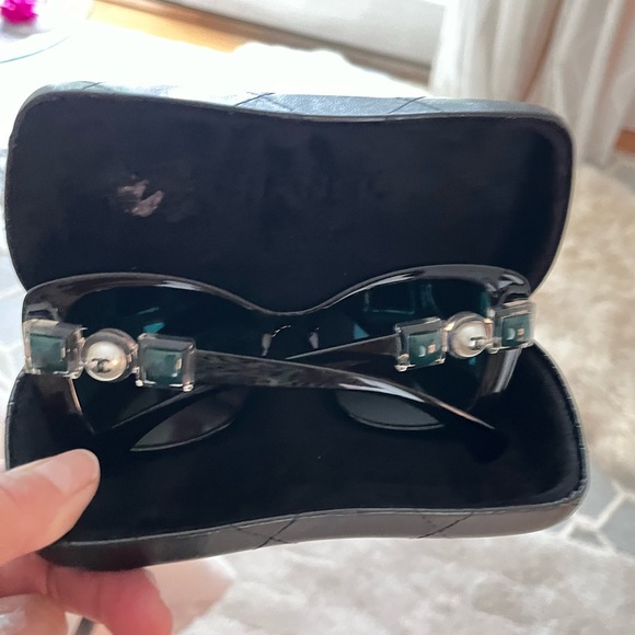 Chanel Emerald Green With Glass Pearles Sunglasses Brand New in Case! - Picture 1 of 4